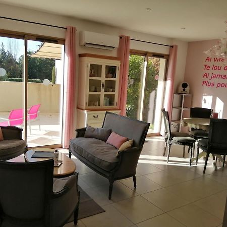 Vila Le Cabanon De Laura LʼIsle-sur-la-Sorgue Exteriér fotografie